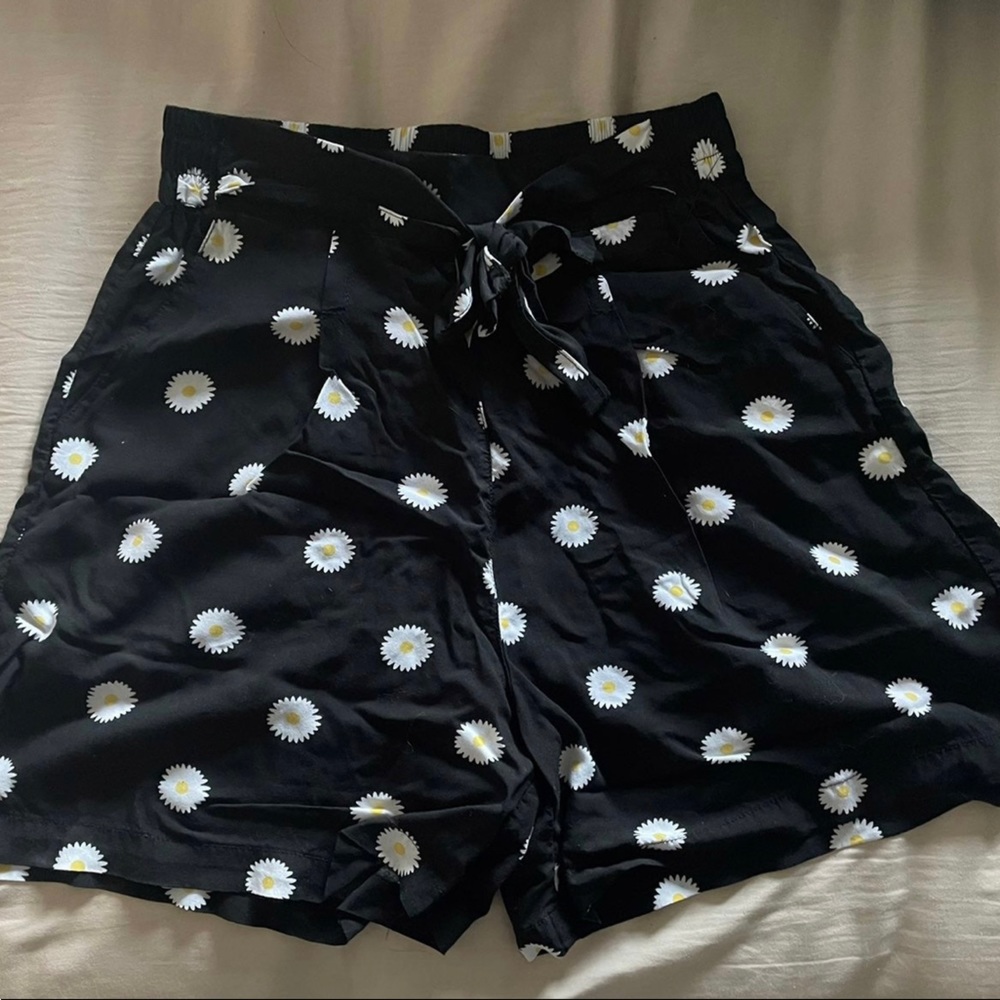 Urban Outfitter Daisy Short